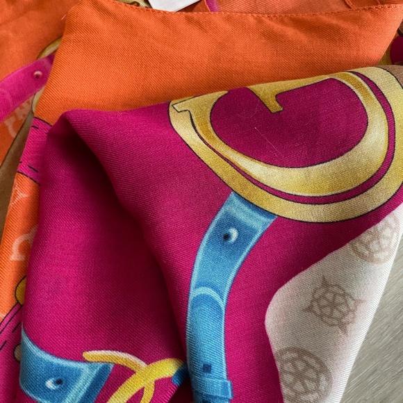 GUESS scarf with chain design orange pink - Picture 12 of 16